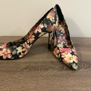 Nine West Floral Pumps